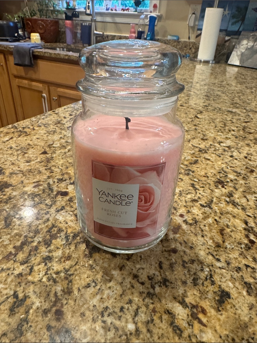 Yankee Candle “fresh cut Roses” Scented Large Glass Jar Candle 22 oz